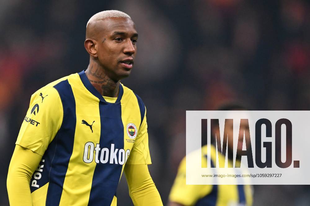 ISTANBUL - Talisca of Fenerbahce SK during the Turkish Superlig match between Galatasaray and Fenerbahce at the Ali Sami Yen Spor Kompleksi stadium on Feb. 24, 2025 in Istanbul, Turkey. ANP Hollandse Hoogte Turkish Super League 2024 25 ANPxSportx xGerritxvanxKeulenxIVx 521011340 originalFilename: 521011340