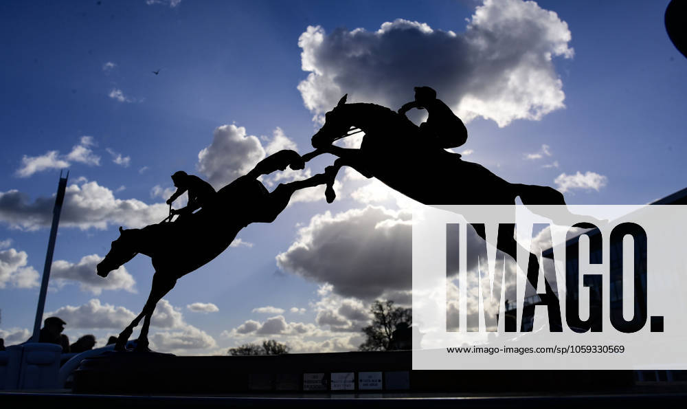 Bilder des Jahres 2025, Sport 02 Februar Taunton Races, Taunton, UK - 27 Feb 2025 Richard Williams Memorial Handicap Chase Trophy - RACE 3 - 3:00 Taunton - Richard Williams Memorial Handicap Chase (GBB Race) (Class 4) at Taunton Racecourse, Taunton, Somerset, England - Taunton Taunton Racecourse Somerset England