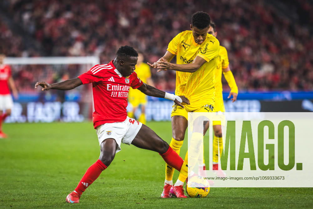 SL Benfica Vs SC Braga in Lisbon, Portugal - 26 Feb 2025 Armindo Tue, also known as Bruma of SL Benfica (L) and Robson Bambu of SC Braga (R) in action during the Portuguese Cup match between SL Benfica and SC Braga at Estadio da Luz. (Final score: SL Benfica 1 - 0 SC Braga) Lisbon Portugal