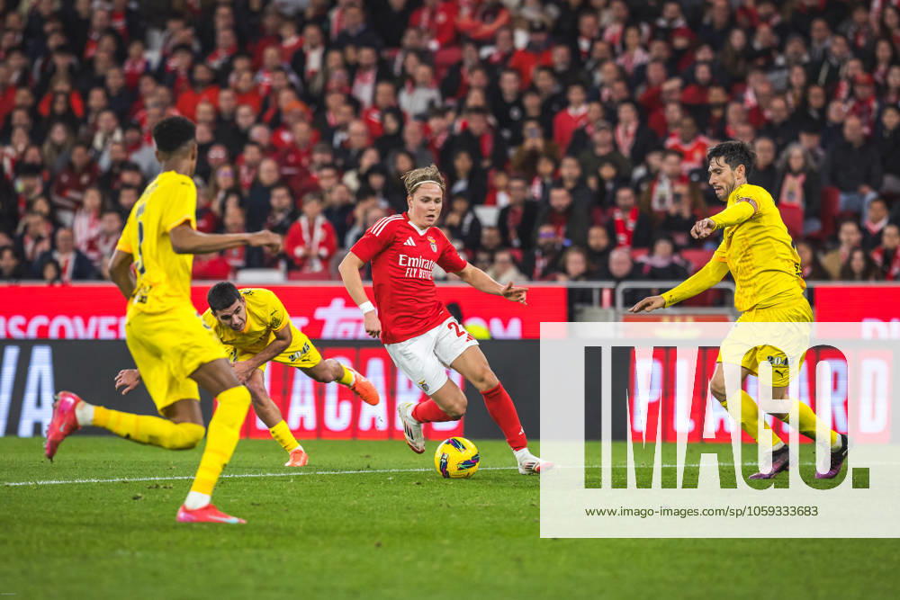 SL Benfica Vs SC Braga in Lisbon, Portugal - 26 Feb 2025 Andreas Schjelderup (C) of SL Benfica in action during the Portuguese Cup match between SL Benfica and SC Braga at Estadio da Luz. (Final score: SL Benfica 1 - 0 SC Braga) Lisbon Portugal