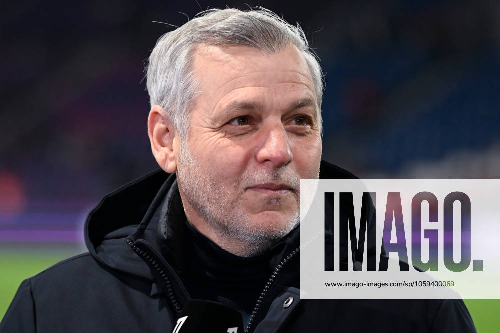 Bruno Genesio ( coach Lille ) before the Ligue 1 match between Paris Saint Germain and Lille OSC at Parc Des Princes on March 01, 2025 in Paris, France. ( Photo by Dante Badano PsnewZ ) -