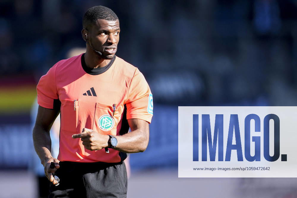 Assad Nouhoum Referee , Single Image, Single Photo, Action, Action, 02 03 2025, Mannheim Germany , Soccer, 3 Liga, SV Waldhof Mannheim Alemannia Aachen, DFB DFL REGULATIONS PROHIBIT ANY USE OF PHOTOGRAPHS AS IMAGE SEQUENCES AND OR QUASI VIDEO