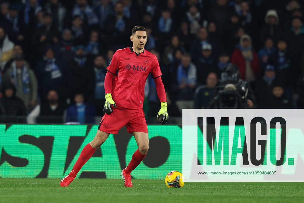 Napolis goalkeeper Alex Meret during the Serie A soccer match between Napoli and Inter at the Diego Armando Maradona Stadium in Naples, southern italy - Saturday , March 01 , 2025. - Soccer .