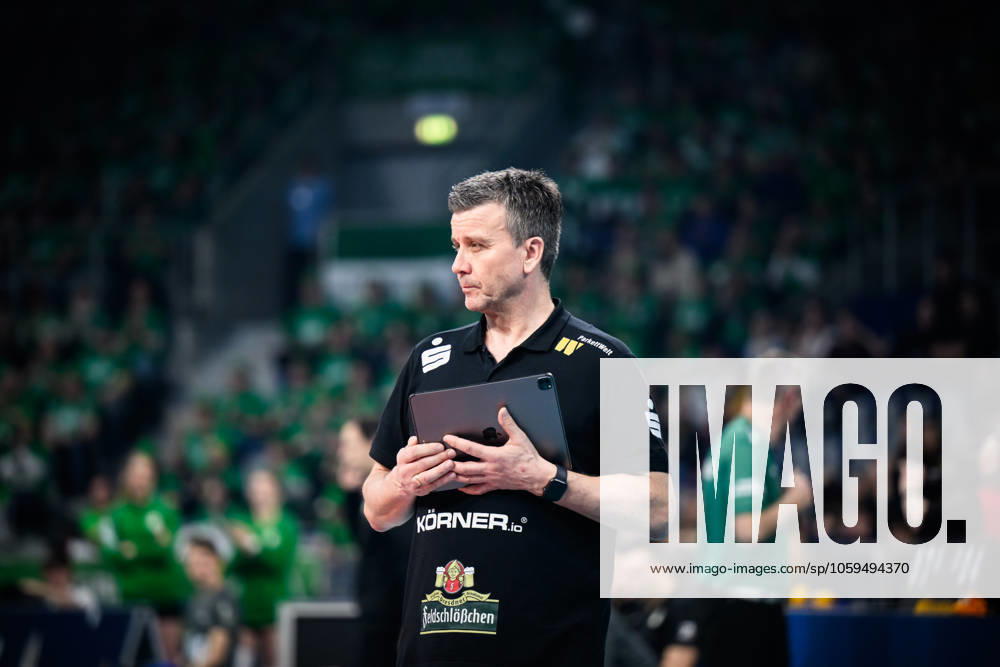 SAP Arena, Mannheim Volleyball, DVV Cup Final, USC Münster Muenster vs Dresdner SC Alexander Waibl Coach Coach Dresden