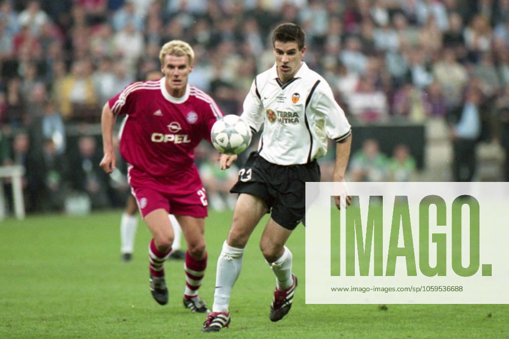 ALEXANDER ZICKLER, Bayern Monaco, DAVID ALBELDA, Valencia, Champions League, 2000-01, Finale, Final, Bayern Munich vs Valencia 1-1 (5-4 apk), 23-05-2001, Contrasto, Action CHAMPIONS LEAGUE 2000-01 FINALE BAYERN MONACO-VALENCIA 1-1 (5-4