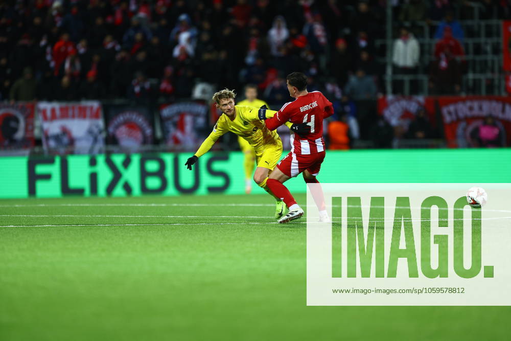 UEFA Europa leauge 2024 2025 Bodo Glimt Olympiakos Bodo 20250306 Olympiakos Giulian Biancone duels with Bodo Glimts Kasper Waarst Hogh during the UEFA Europa leauge match between Bodo Glimt and Olympiakos at Aspmyra Stadium Photo Mats Torbergsen NTB Bodo Norge RESTRICTED USE FOR BETTING COMPANIES