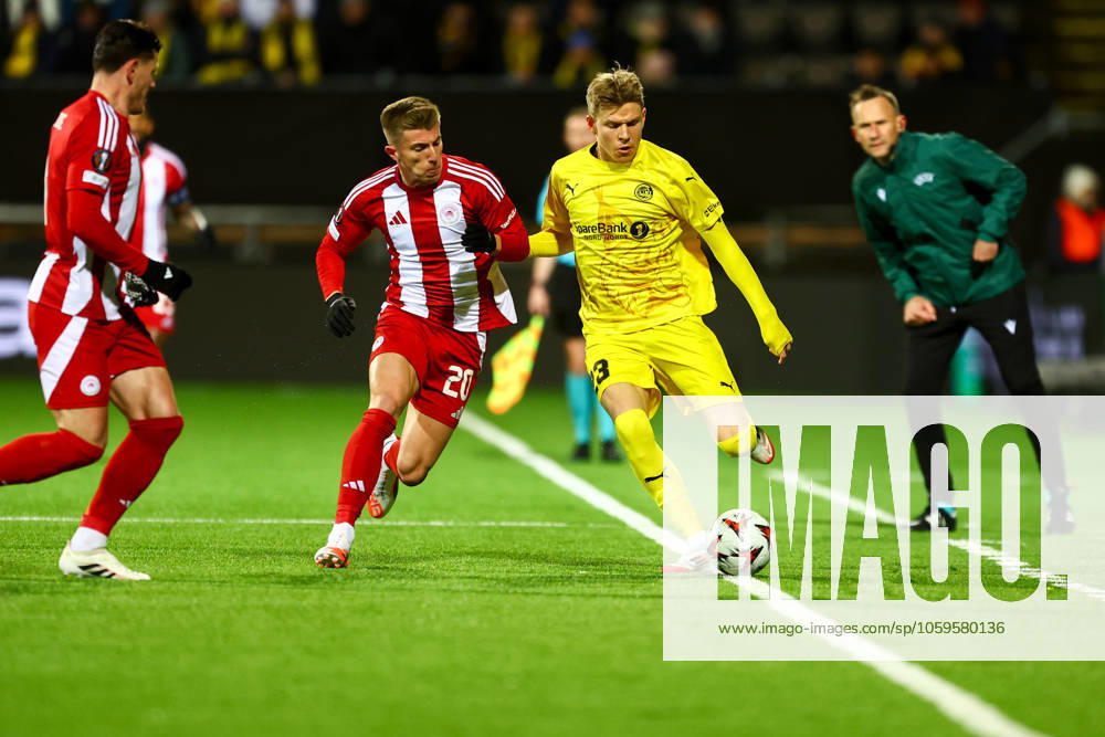 UEFA Europa leauge 2024 2025 Bodo Glimt Olympiakos Bodo 20250306 Olympiakos Joao Pedro Loureiro da Costa duels with Bodo Glimts Jens Petter Hauge during the UEFA Europa leauge match between Bodo Glimt and Olympiakos at Aspmyra Stadium Photo Mats Torbergsen NTB Bodo Norge RESTRICTED USE FOR BETTING COMPANIES