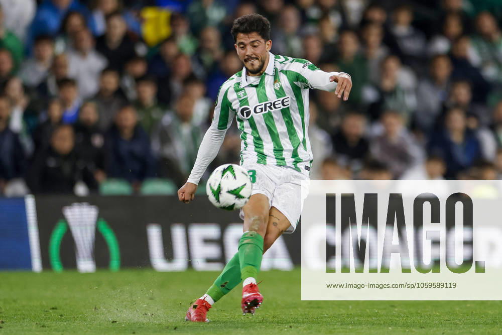 Real Betis Balompie v Vitoria SC - UEFA Conference League 2024 25 Round of 16 First Leg Pablo Fornals of Real Betis passes the ball during the UEFA Conference League match between Real Betis and Vitoria Guimaraes SC at Benito Villamarin in Seville, Spain, on March 6, 2025. Seville Spain