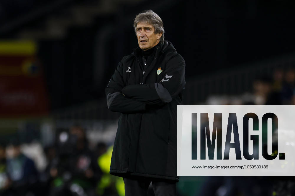 Real Betis Balompie v Vitoria SC - UEFA Conference League 2024 25 Round of 16 First Leg In Seville, Spain, on March 6, 2025, Manuel Pellegrini, head coach of Real Betis, gives instructions during the UEFA Conference League match between Real Betis and Vitoria Guimaraes SC at Benito Villamarin. Seville Spain