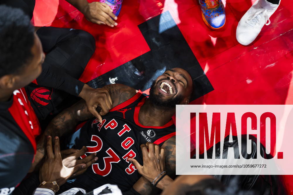 Toronto Raptors guard Jamal Shead (23) reacts to a potential game-winning point against the Washington Wizards with his teammates before it was ruled, no basket, during the second half of NBA, Basketball Herren, USA action in Toronto on Saturday, March 8, 2025. Jamal Shead - ZUMAc35_ 20250308_zaf_c35_113