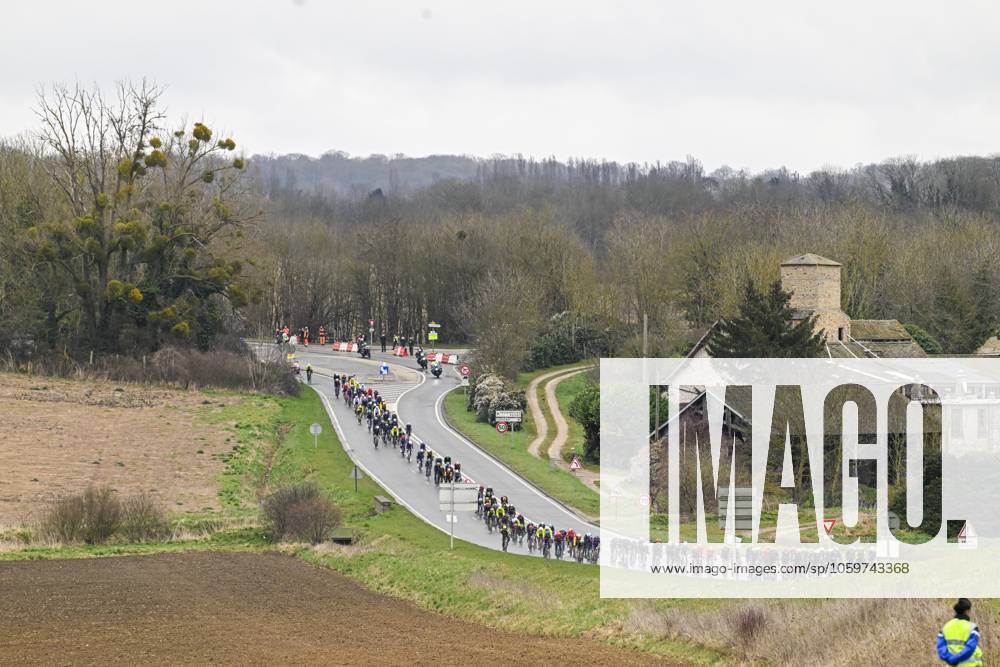 Paris - Nice 2025 - stage 2 BELLEGARDE, FRANCE - MARCH 10 : Illustration picture of the peloton during stage 2 of the 83th edition of the Paris - Nice cycling race, a stage of 183,9km with start in Montesson and finish in Bellegarde on March 10, 2025 in Bellegarde, France, 10 03 2025 ( Motordriver Kenny Verfaillie - Bellegarde France