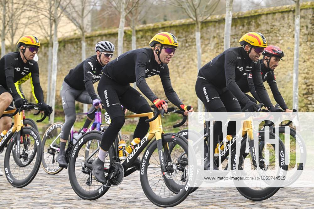 Paris - Nice 2025 - stage 2 BELLEGARDE, FRANCE - MARCH 10 : Kristoff Alexander (NOR) of Uno-X Mobility, Leknessund Andreas (NOR) of Uno-X Mobility in action during stage 2 of the 83th edition of the Paris - Nice cycling race, a stage of 183,9km with start in Montesson and finish in Bellegarde on March 10, 2025 in Bellegarde, France, 10 03 2025 ( Motordriver Kenny Verfaillie - Bellegarde France