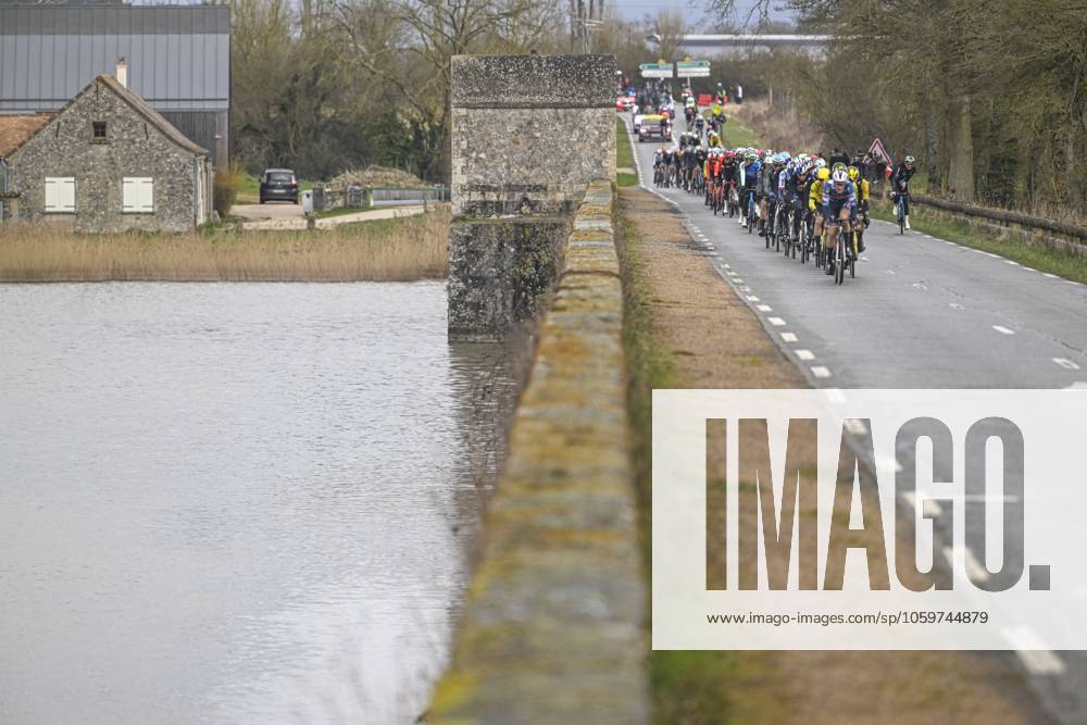 Paris - Nice 2025 - stage 2 BELLEGARDE, FRANCE - MARCH 10 : Illustration picture of the peloton during stage 2 of the 83th edition of the Paris - Nice cycling race, a stage of 183,9km with start in Montesson and finish in Bellegarde on March 10, 2025 in Bellegarde, France, 10 03 2025 ( Motordriver Kenny Verfaillie - Bellegarde France