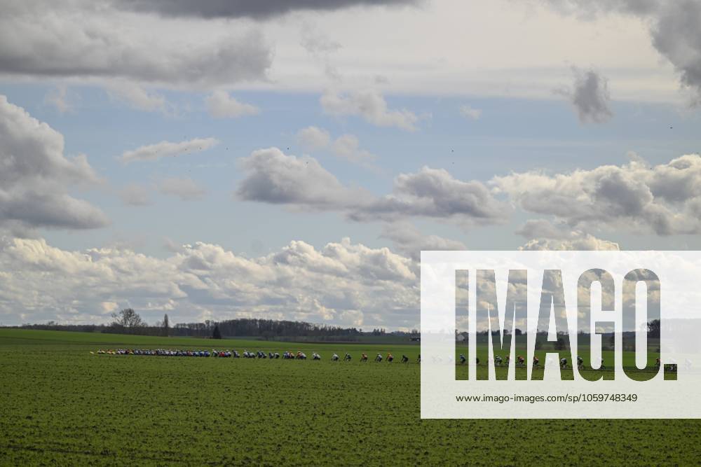 Paris - Nice 2025 - stage 2 BELLEGARDE, FRANCE - MARCH 10 : Illustration picture of the peloton during stage 2 of the 83th edition of the Paris - Nice cycling race, a stage of 183,9km with start in Montesson and finish in Bellegarde on March 10, 2025 in Bellegarde, France, 10 03 2025 ( Motordriver Kenny Verfaillie - Bellegarde France