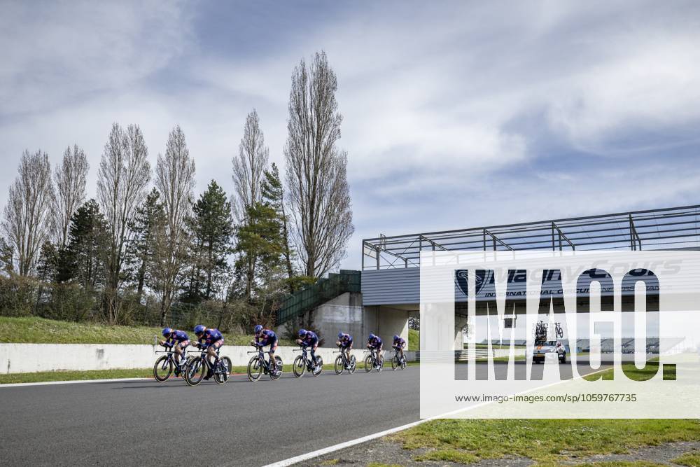 Team Picnic PostNL riders pictured during the warming up ahead of stage three of the 83th edition of the Paris-Nice cycling race, a 28,4km team time trial at the Nevers Magny-Cours racetrack, in Nevers, France, Tuesday 11 March 2025. DAVIDxPINTENS x114676065x
