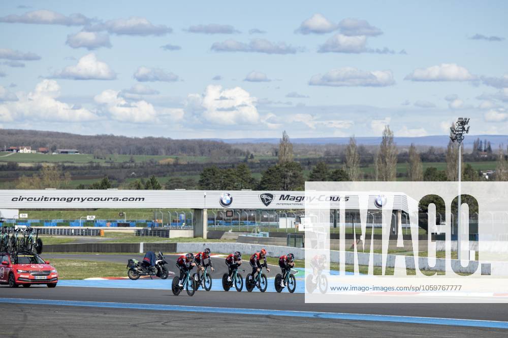 Team Arkea-BB Hotels riders pictured during the warming up ahead of stage three of the 83th edition of the Paris-Nice cycling race, a 28,4km team time trial at the Nevers Magny-Cours racetrack, in Nevers, France, Tuesday 11 March 2025. DAVIDxPINTENS x114676081x