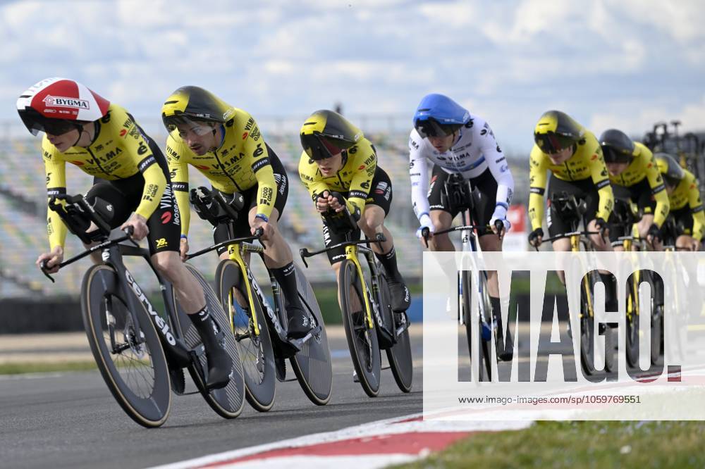 Paris - Nice 2025 - stage 3 NEVERS, FRANCE - MARCH 11 : team Visma Lease a Bike during stage 3 of the 83th edition of the Paris - Nice cycling race, a team time-trail stage of 28,4km with start on the Circuit Magny-Cours and finish in Nevers on March 11, 2025 in Nevers, France, 11 03 2025 ( Motordriver Kenny Verfaillie - Nevers France