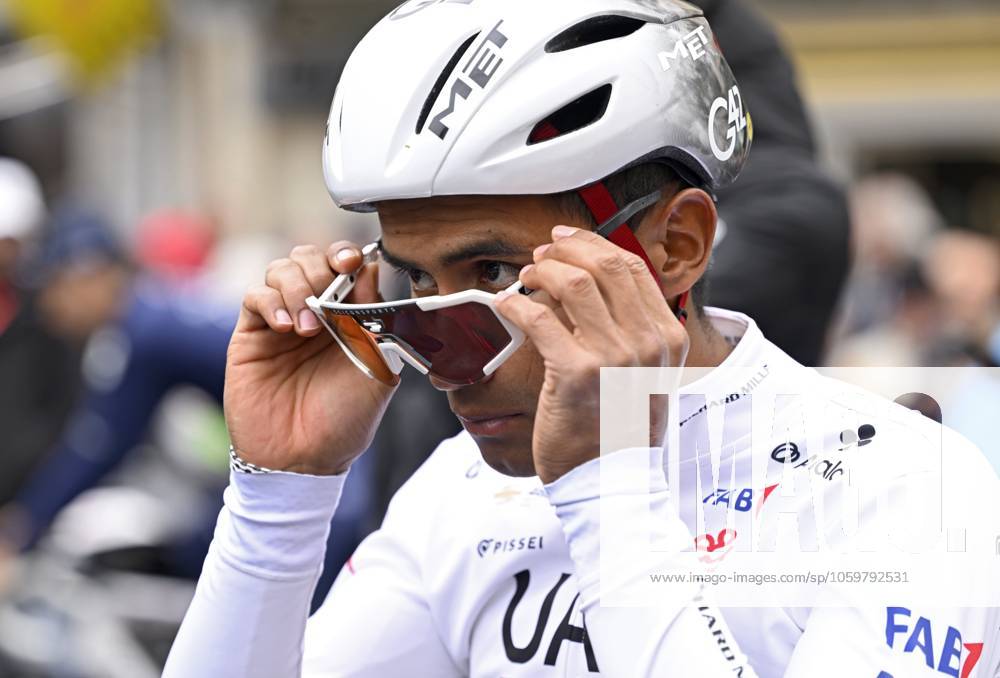Paris - Nice 2025 - stage 4 LA LOGE DES GARDES, FRANCE - MARCH 12 : Narvaez Jhonatan (ECU) of Uae Team Emirates - Xrg during stage 4 of the 83th edition of the Paris - Nice cycling race, a stage of 163,4km with start in Vichy and finish in La Loge Des Gardes on March 12, 2025 in La Loge Des Gardes, France, 12 03 2025 ( Motordriver Kenny Verfaillie - La Loge Des Gardes France