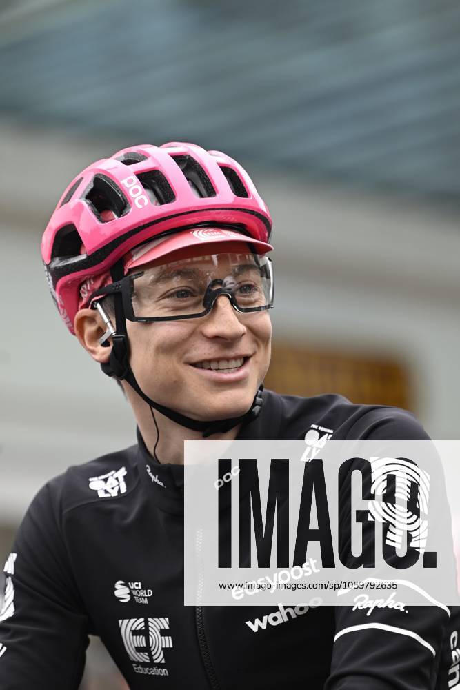 Paris - Nice 2025 - stage 4 LA LOGE DES GARDES, FRANCE - MARCH 12 : Powless Neilson (USA) of Ef Education - Easypost during stage 4 of the 83th edition of the Paris - Nice cycling race, a stage of 163,4km with start in Vichy and finish in La Loge Des Gardes on March 12, 2025 in La Loge Des Gardes, France, 12 03 2025 ( Motordriver Kenny Verfaillie - La Loge Des Gardes France