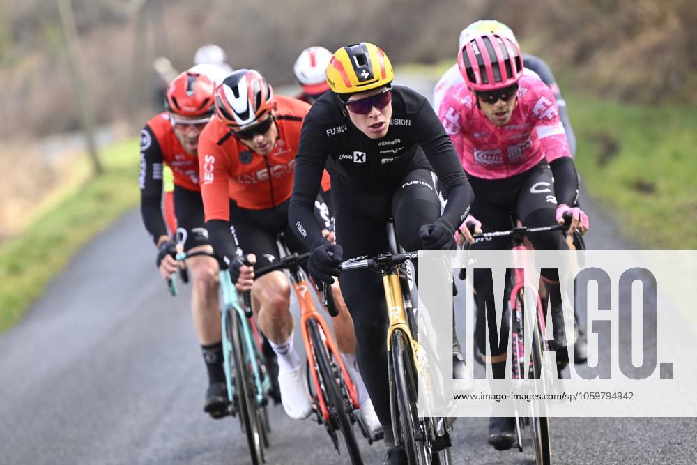 Paris - Nice 2025 - stage 4 LA LOGE DES GARDES, FRANCE - MARCH 12 : Leknessund Andreas (NOR) of Uno-X Mobility , Albanese Vincenzo (ITA) of Ef Education - Easypost during stage 4 of the 83th edition of the Paris - Nice cycling race, a stage of 163,4km with start in Vichy and finish in La Loge Des Gardes on March 12, 2025 in La Loge Des Gardes, France, 12 03 2025 ( Motordriver Kenny Verfaillie - La Loge Des Gardes France