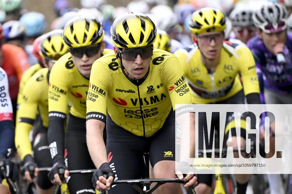 Paris - Nice 2025 - stage 4 LA LOGE DES GARDES, FRANCE - MARCH 12 : Affini Edoardo (ITA) of Team Visma Lease A Bike during stage 4 of the 83th edition of the Paris - Nice cycling race, a stage of 163,4km with start in Vichy and finish in La Loge Des Gardes on March 12, 2025 in La Loge Des Gardes, France, 12 03 2025 ( Motordriver Kenny Verfaillie - La Loge Des Gardes France