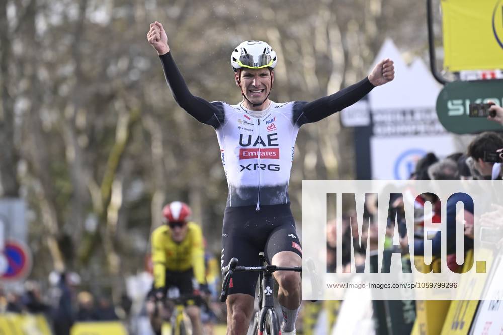 Paris - Nice 2025 - stage 4 LA LOGE DES GARDES, FRANCE - MARCH 12 : Almeida Joao (POR) of Uae Team Emirates - Xrg wins, Vingegaard Jonas (DEN) of Team Visma Lease A Bike is second during stage 4 of the 83th edition of the Paris - Nice cycling race, a stage of 163,4km with start in Vichy and finish in La Loge Des Gardes on March 12, 2025 in La Loge Des Gardes, France, 12 03 2025 ( Motordriver Kenny Verfaillie - La Loge Des Gardes France