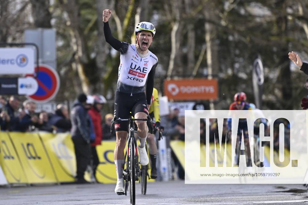 Paris - Nice 2025 - stage 4 LA LOGE DES GARDES, FRANCE - MARCH 12 : Almeida Joao (POR) of Uae Team Emirates - Xrg wins, Vingegaard Jonas (DEN) of Team Visma Lease A Bike is second during stage 4 of the 83th edition of the Paris - Nice cycling race, a stage of 163,4km with start in Vichy and finish in La Loge Des Gardes on March 12, 2025 in La Loge Des Gardes, France, 12 03 2025 ( Motordriver Kenny Verfaillie - La Loge Des Gardes France