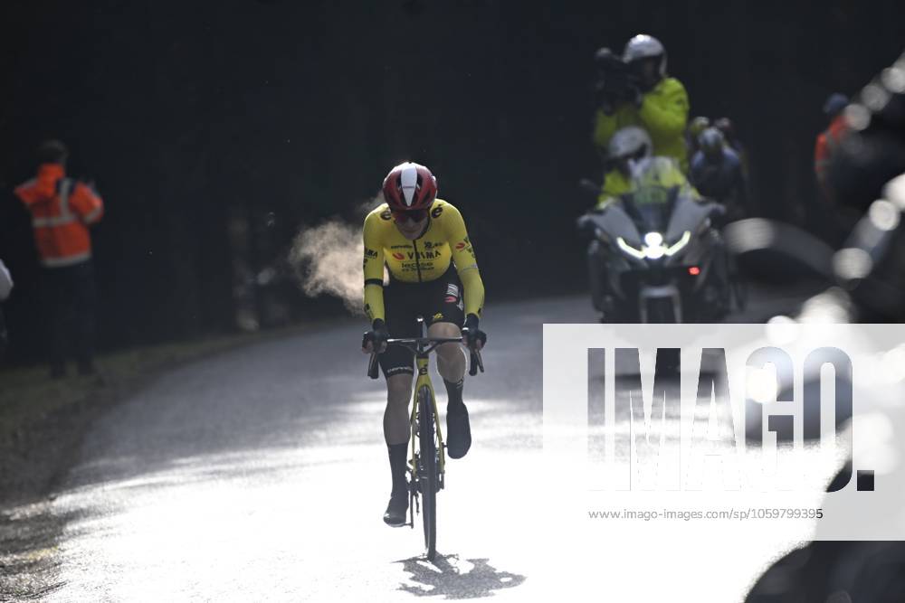 Paris - Nice 2025 - stage 4 LA LOGE DES GARDES, FRANCE - MARCH 12 : Vingegaard Jonas (DEN) of Team Visma Lease A Bike during stage 4 of the 83th edition of the Paris - Nice cycling race, a stage of 163,4km with start in Vichy and finish in La Loge Des Gardes on March 12, 2025 in La Loge Des Gardes, France, 12 03 2025 ( Motordriver Kenny Verfaillie - La Loge Des Gardes France
