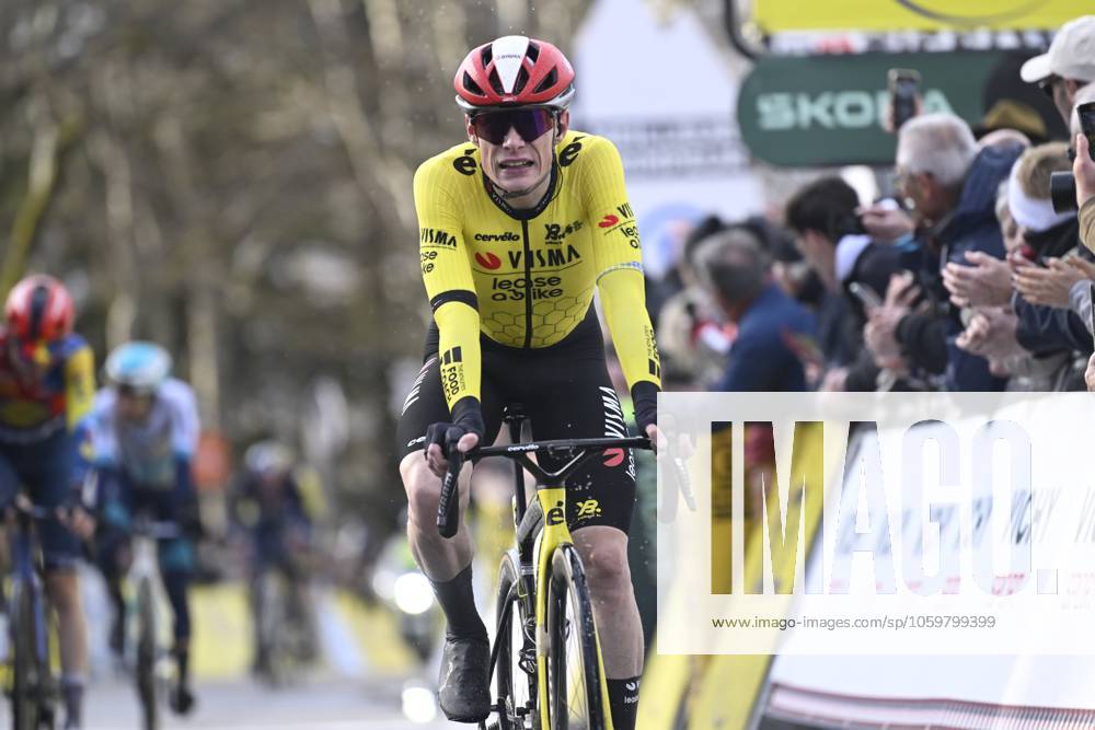 Paris - Nice 2025 - stage 4 LA LOGE DES GARDES, FRANCE - MARCH 12 : Vingegaard Jonas (DEN) of Team Visma Lease A Bike after stage 4 of the 83th edition of the Paris - Nice cycling race, a stage of 163,4km with start in Vichy and finish in La Loge Des Gardes on March 12, 2025 in La Loge Des Gardes, France, 12 03 2025 ( Motordriver Kenny Verfaillie - La Loge Des Gardes France