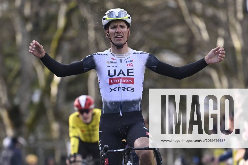 Paris - Nice 2025 - stage 4 LA LOGE DES GARDES, FRANCE - MARCH 12 : Almeida Joao (POR) of Uae Team Emirates - Xrg wins during stage 4 of the 83th edition of the Paris - Nice cycling race, a stage of 163,4km with start in Vichy and finish in La Loge Des Gardes on March 12, 2025 in La Loge Des Gardes, France, 12 03 2025 ( Motordriver Kenny Verfaillie - La Loge Des Gardes France