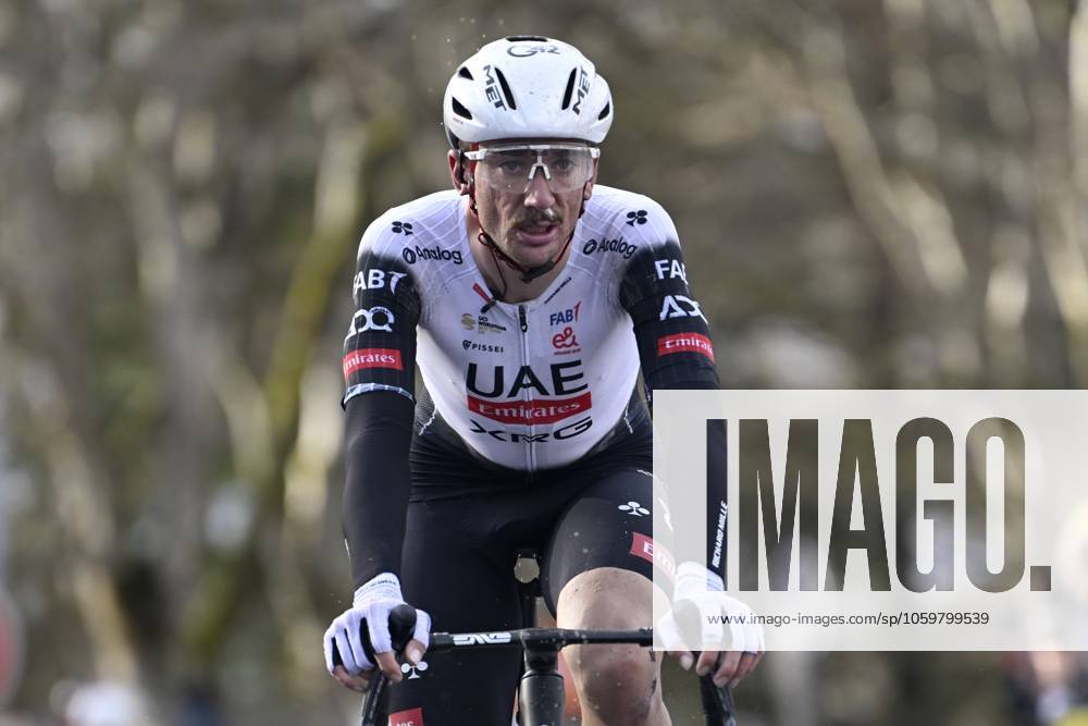 Paris - Nice 2025 - stage 4 LA LOGE DES GARDES, FRANCE - MARCH 12 : Mcnulty Brandon (USA) of Uae Team Emirates - Xrg during stage 4 of the 83th edition of the Paris - Nice cycling race, a stage of 163,4km with start in Vichy and finish in La Loge Des Gardes on March 12, 2025 in La Loge Des Gardes, France, 12 03 2025 ( Motordriver Kenny Verfaillie - La Loge Des Gardes France
