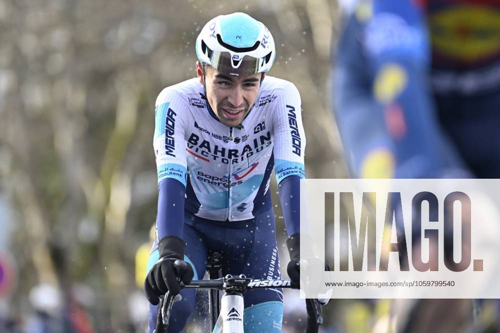 Paris - Nice 2025 - stage 4 LA LOGE DES GARDES, FRANCE - MARCH 12 : Martinez Lenny (FRA) of Bahrain - Victorious during stage 4 of the 83th edition of the Paris - Nice cycling race, a stage of 163,4km with start in Vichy and finish in La Loge Des Gardes on March 12, 2025 in La Loge Des Gardes, France, 12 03 2025 ( Motordriver Kenny Verfaillie - La Loge Des Gardes France
