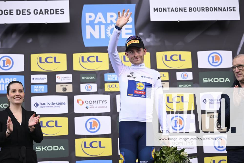 Paris - Nice 2025 - stage 4 LA LOGE DES GARDES, FRANCE - MARCH 12 : Skjelmose Mattias (DEN) of Lidl - Trek pictured with the white jersey during the podium ceremony of stage 4 of the 83th edition of the Paris - Nice cycling race, a stage of 163,4km with start in Vichy and finish in La Loge Des Gardes on March 12, 2025 in La Loge Des Gardes, France, 12 03 2025 ( Motordriver Kenny Verfaillie - La Loge Des Gardes France
