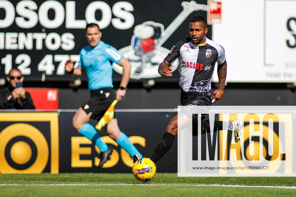 LIGA PORTUGAL 26th round match between SC Farense and SC Braga at Esto¡dio So£o Luis. 28 Farense defender, Pastor running forward with the ball on the right flank.Mandatory Credit: Toby Tande PXImages Faro Portugal - ZUMAp175 20250315_zsa_p175_017