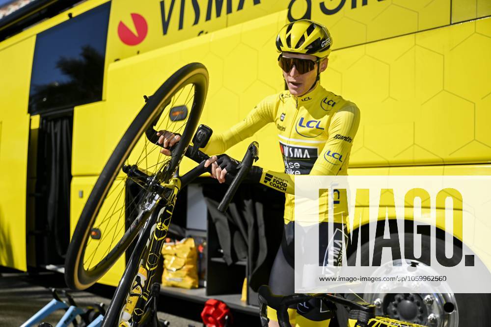 Paris - Nice 2025 - stage 8 NICE, FRANCE - MARCH 16 : Jorgenson Matteo (USA) of Team Visma Lease A Bike before the start of the race during stage 8 and final stage of the 83th edition of the Paris - Nice cycling race, a stage of 119,9km with start and finish in Nice on March 16, 2025 in Nice, France, 16 03 2025 ( Motordriver Kenny Verfaillie - Nice France
