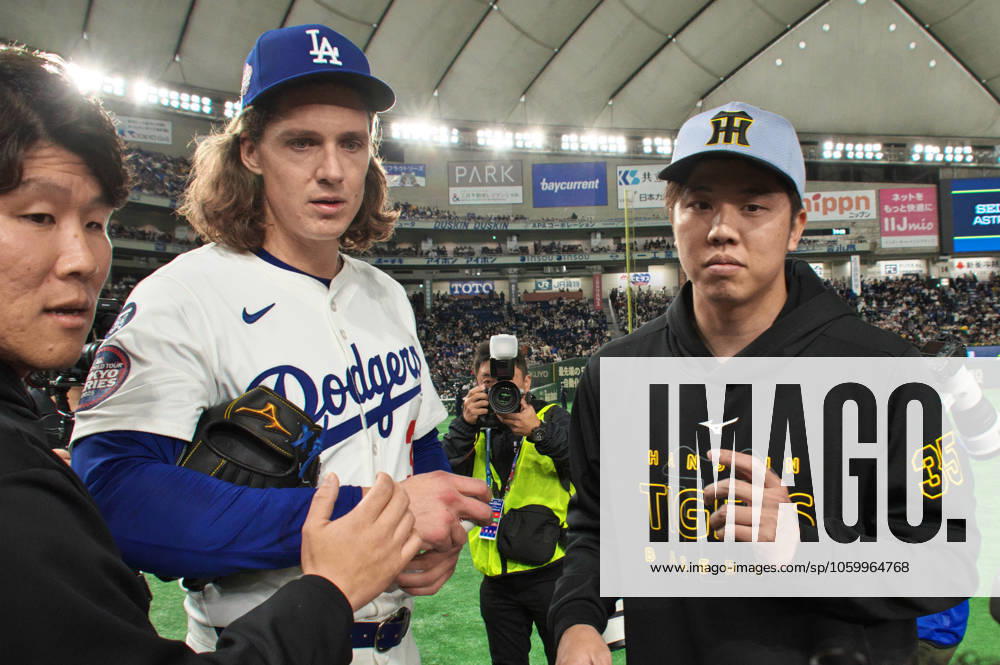 Los Angeles Dodgers pitcher Tyler Glasnow(C) speaks with Hanshin Tigers pitcher Hiroto Saiki(R) after the MLB, Baseball Herren, USA Tokyo Series, exhibition game at Tokyo Dome in Tokyo, Japan on Sunday, March 16, 2025. TKP2025031619 KEIZOxMORI