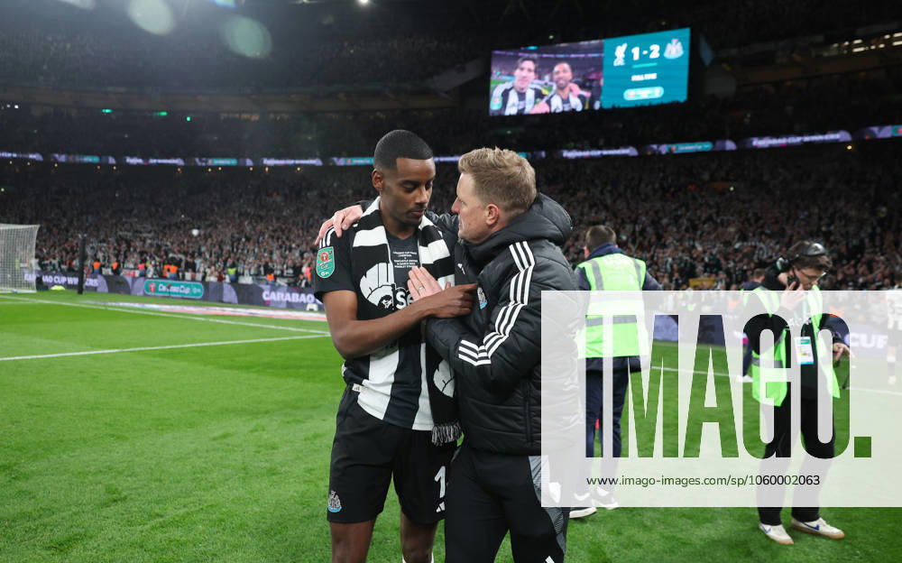 Newcastle United manager Eddie Howe celebrates with Alexander Isak Liverpool v Newcastle United, EFL Carabao Cup, Final, Football, Wembley Stadium, London, UK - 16 Mar 2025