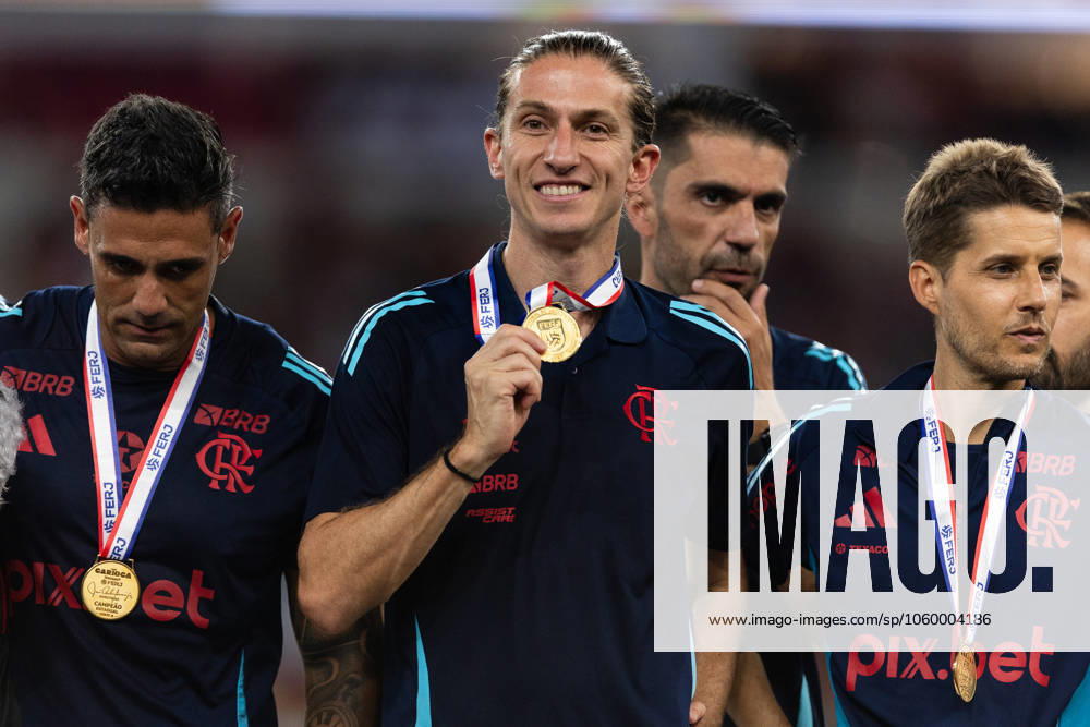 Rio de Janeiro, Rio de Janeiro, BRA: RIO DE JANEIRO, BRAZIL - MARCH 16: FILIPE LUIS, Head Coach of Flamengo, smiles with the gold medal following the team s victory in the match between Flamengo and Fluminense as part of Second Leg of Campeonato Carioca 2025 Final at Maracana Stadium on March 16, 2025 in Rio de Janeiro, Brazil. Rio de Janeiro BRA - ZUMAc227 20250316_zsp_c227_025