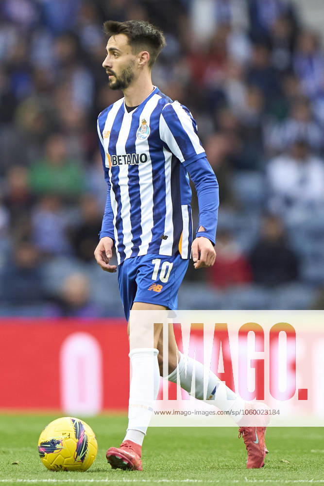 FC Porto v AVS - Liga Portugal Betclic Fabio Vieira of FC Porto is in action during the Liga Portugal Betclic match between FC Porto and AVS Futebol at Estadio Do Dragao in Porto, Portugal, on March 15, 2025. Porto, Portugal Porto Portugal