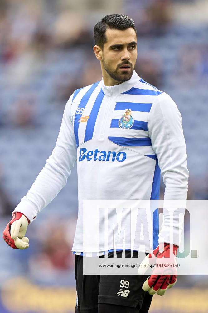 FC Porto v AVS - Liga Portugal Betclic Diogo Costa of FC Porto looks on during the warm-up prior to the Liga Portugal Betclic match between FC Porto and AVS Futebol at Estadio Do Dragao in Porto, Portugal, on March 15, 2025. Porto, Portugal Porto Portugal
