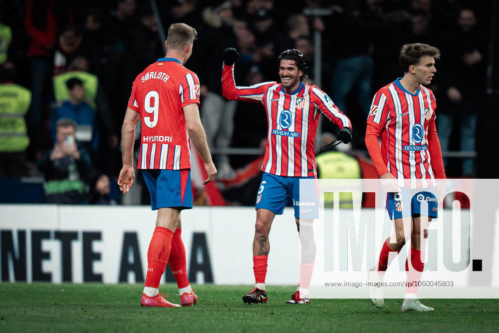 Atletico de Madrid v FC Barcelona, Barca - LaLiga EA Sports MADRID, SPAIN, MARCH 16: Alexander Sorloth of Atletico de Madrid celebrating after scoring his goal with Rodrigo de Paul of Atletico de Madrid during the LaLiga EA Sports match between Atletico de Madrid and FC Barcelona at Estadio Civitas Metropolitano on March 16, 2025 in Madrid, Spain. Madrid Estadio Civitas Metropolitano Madrid Spain