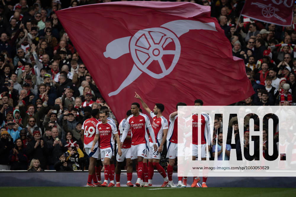 Arsenal FC v Chelsea FC - Premier League LONDON, ENGLAND - MARCH 16: Mikel Merino of Arsenal celebrates scoring with his team mates during the Premier League match between Arsenal FC and Chelsea FC at Emirates Stadium on March 16, 2025 in London, England. London Emirates Stadium England United Kingdom