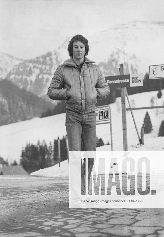 Ingemar Stenmark, geboren am 18. März 1956, ist ein ehemaliger schwedischer alpiner Skirennläufer im Weltcup. Er gilt als einer der bedeutendsten schwedischen Sportler aller Zeiten und als der größte Slalom und Riesenslalomspezialist aller Zeiten. Abgebildet in Oberstaufen 1975 Ingemar Stenmark born 18 March 1956 is a Swedish former World Cup alpine ski racer. He is regarded as one of the most prominent Swedish athletes ever, and as the greatest slalom and giant slalom specialist of all time. Pictured in Oberstaufen 1975