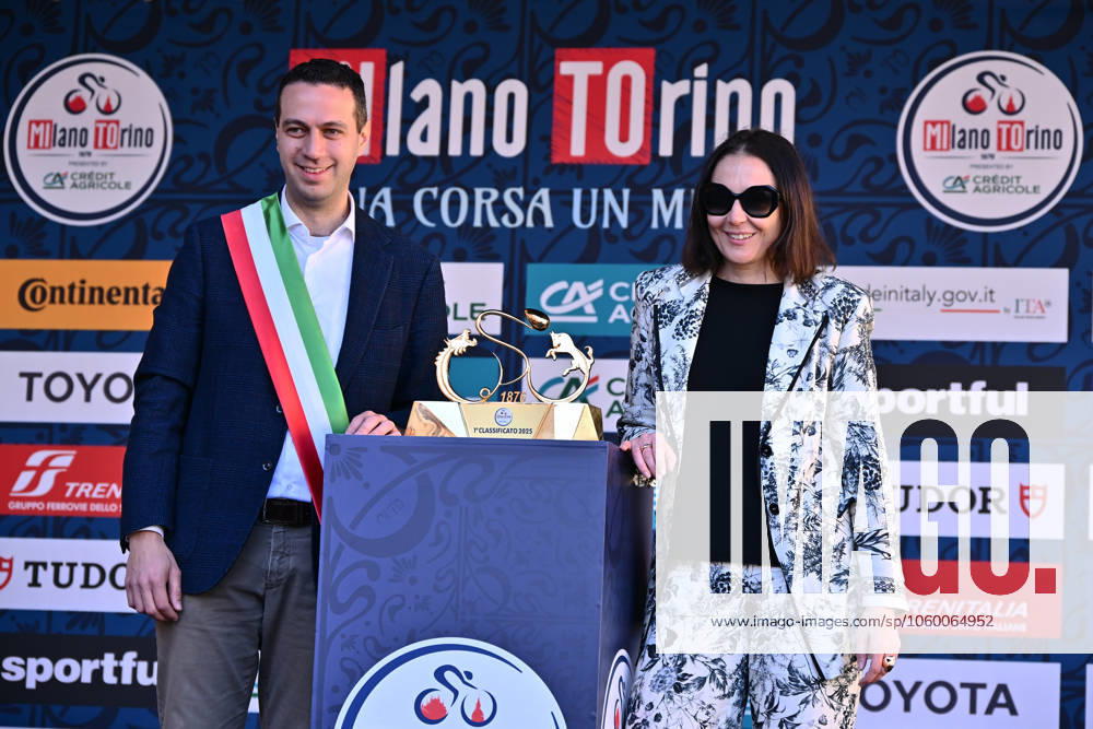 Foto IPP Michele Maraviglia Rho 19 03 2025 Ciclismo Milano-Torino nella foto Andrea Orlandi (sindaco di Rho) e Alessandra Borghetti (Assessore Rho) Italy Photo Press - World Copyright Milano italy Italia ITALY