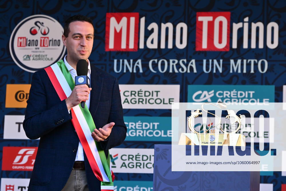 Foto IPP Michele Maraviglia Rho 19 03 2025 Ciclismo Milano-Torino nella foto Andrea Orlandi (sindaco di Rho) Italy Photo Press - World Copyright Milano italy Italia ITALY
