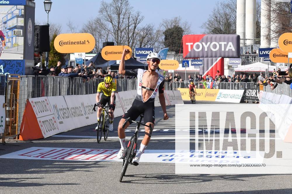 KW12 Foto IPP Massimo Rana Torino 19-03-2025 Ciclismo Milano-Torino nella foto isaac del toro romero vincitore mentre taglia il traguardo battendo Ben Samuel Tulett Italy Photo Press - World Copyright italy ITALY