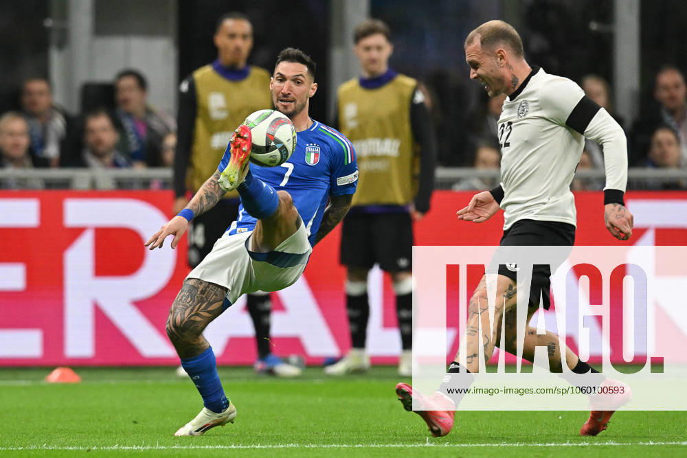 Foto IPP Roberto Ramaccia Milano 20 3 2025 Uefa Nations League - Quarti - Andata 2024 2025 Italia vs Germania Nella foto Matteo Politano stoppa il pallone al volo Italy Photo Press - World Copyright Milano italy Italia ITALY