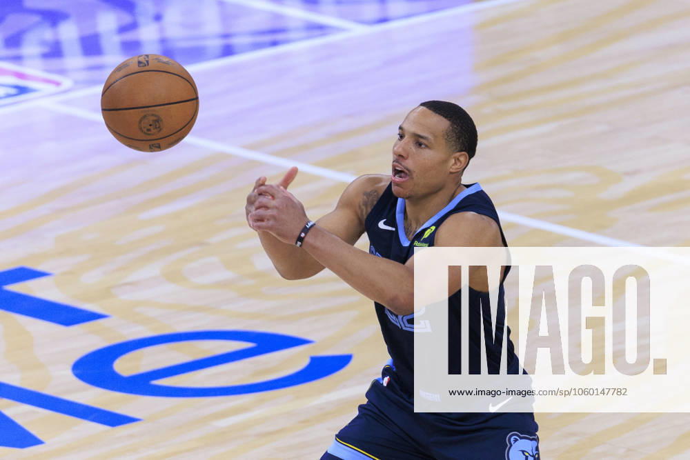 Desmond Bane 22 of the Memphis Grizzlies loses control of the ball during their regular season NBA, Basketball Herren, USA game against the Los Angeles Clippers on Friday March 21, 2025 at Intuit Dome in Inglewood, California. ARIANA RUIZ PI Inglewood USA - ZUMAp124 20250321_zaa_p124_006