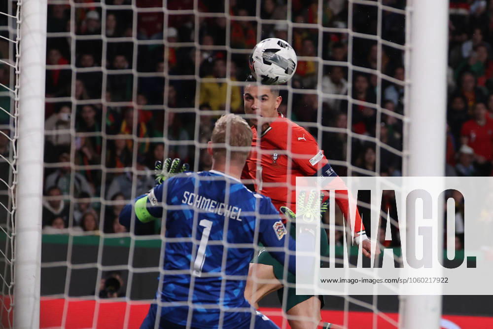 2025 03 23 Portugal, Lisbon Estadio Jose Alvalade UEFA Nations League 2025 Quarter finals Portugal Denmark v l , Cristiano Ronaldo Portugal header, goalkeeper Kasper Schmeichel Denmark