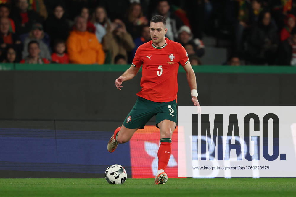 2025 03 23 Portugal, Lisbon Estadio Jose Alvalade UEFA Nations League 2025 Quarter finals Portugal Denmark v l , Diogo Jalot Portugal on the ball, cropped, single image, full body, action, action, game scene